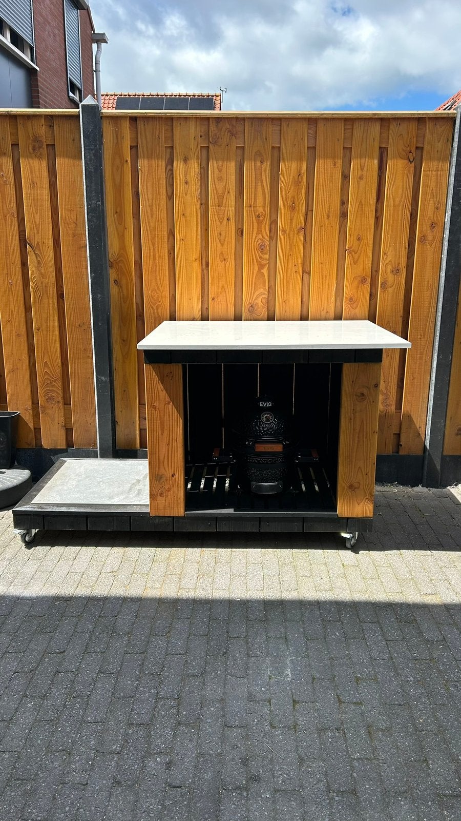 Buitenkeuken, Ophalen, Zo goed als nieuw, Houtskool, Vrijstaand