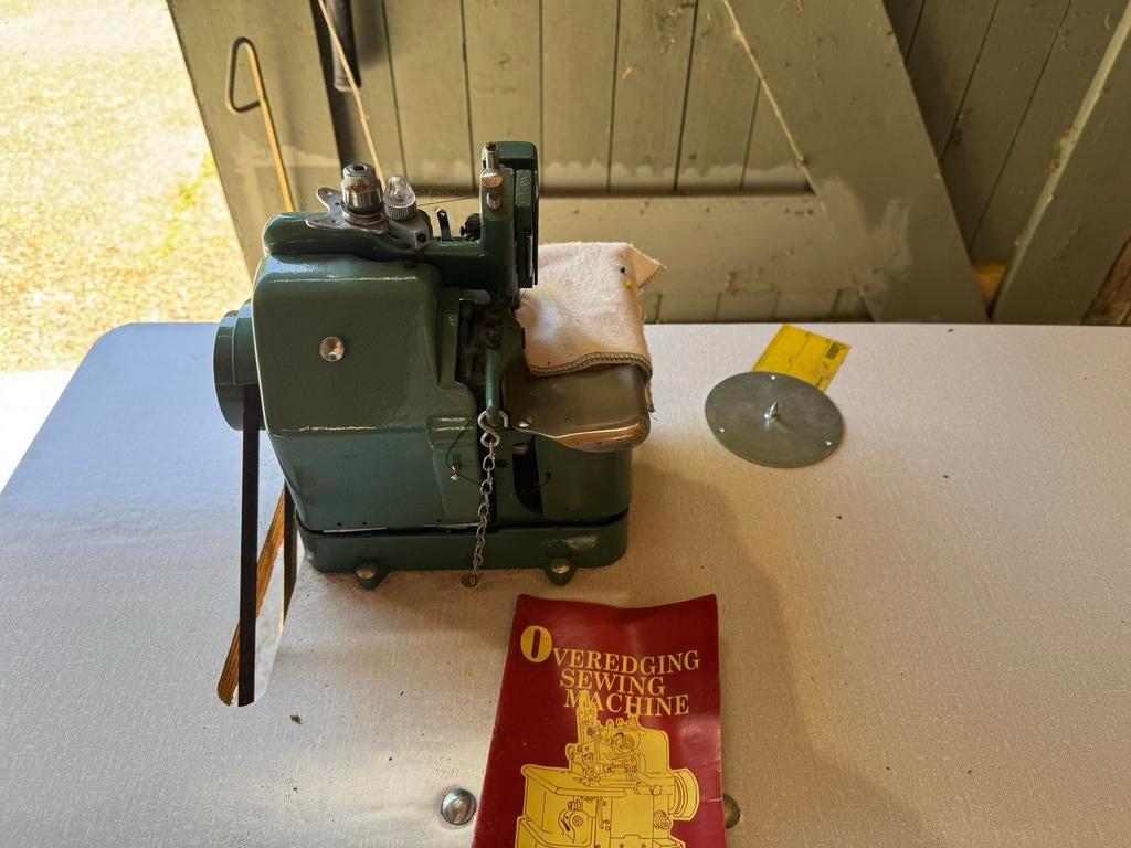 Overlock naaimachine., Gebruikt, Lockmachine, Industrieel, Ophalen