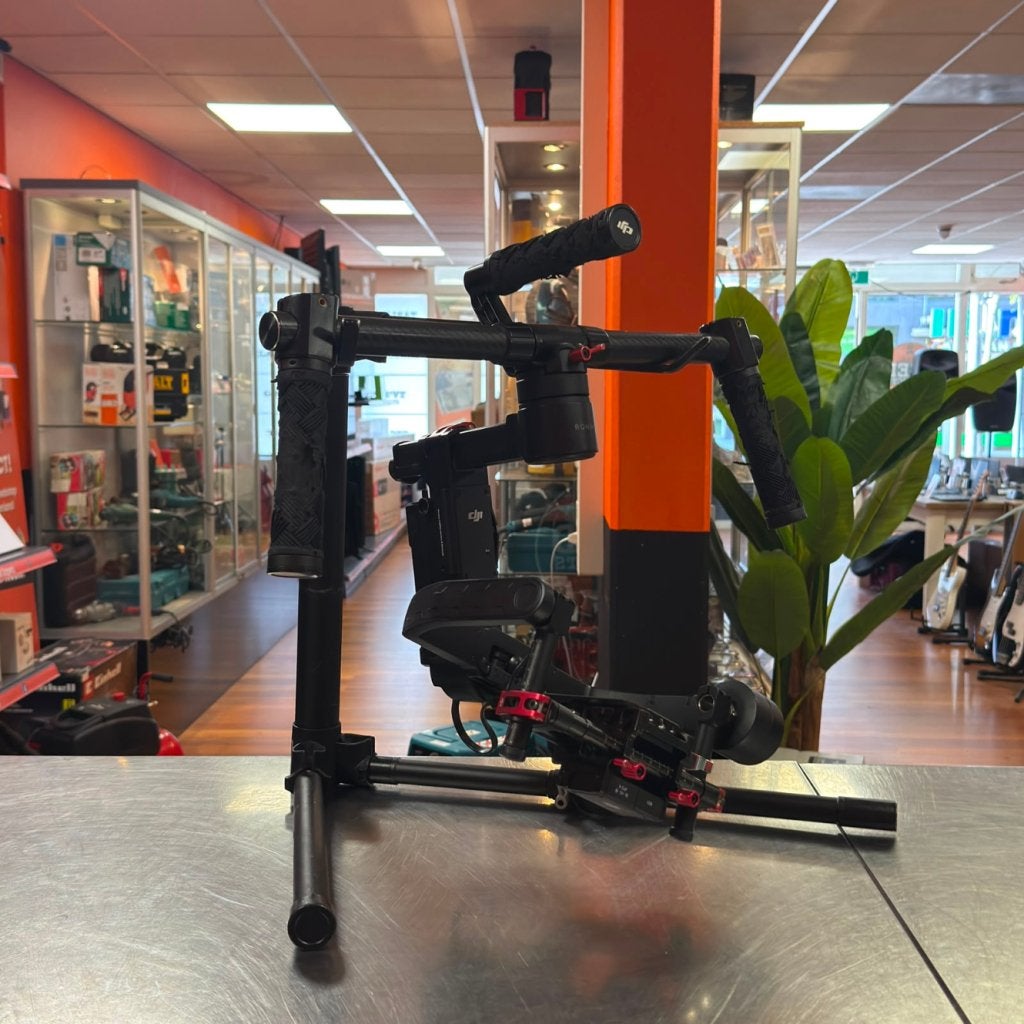 DJI Ronin M Gimbal Inc flighcase, DJI, Zo goed als nieuw, Inform@dji.com, DJI Sky City
No. 55 Xianyuan Road
Nanshan District, Shenzhen
China