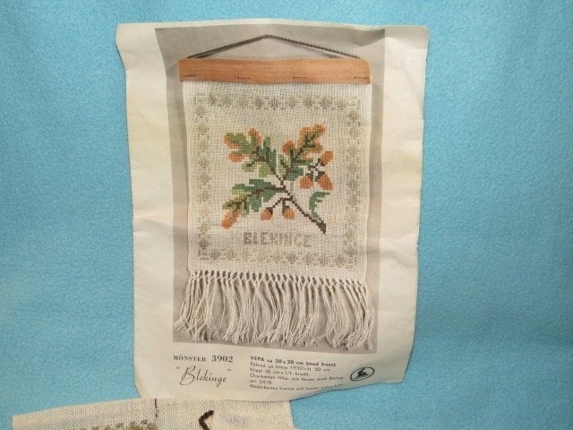 Zweeds borduurpakket linnen wandhanger Blekinge eik, Ophalen of Verzenden, Zo goed als nieuw, Handborduren, Borduurpakket