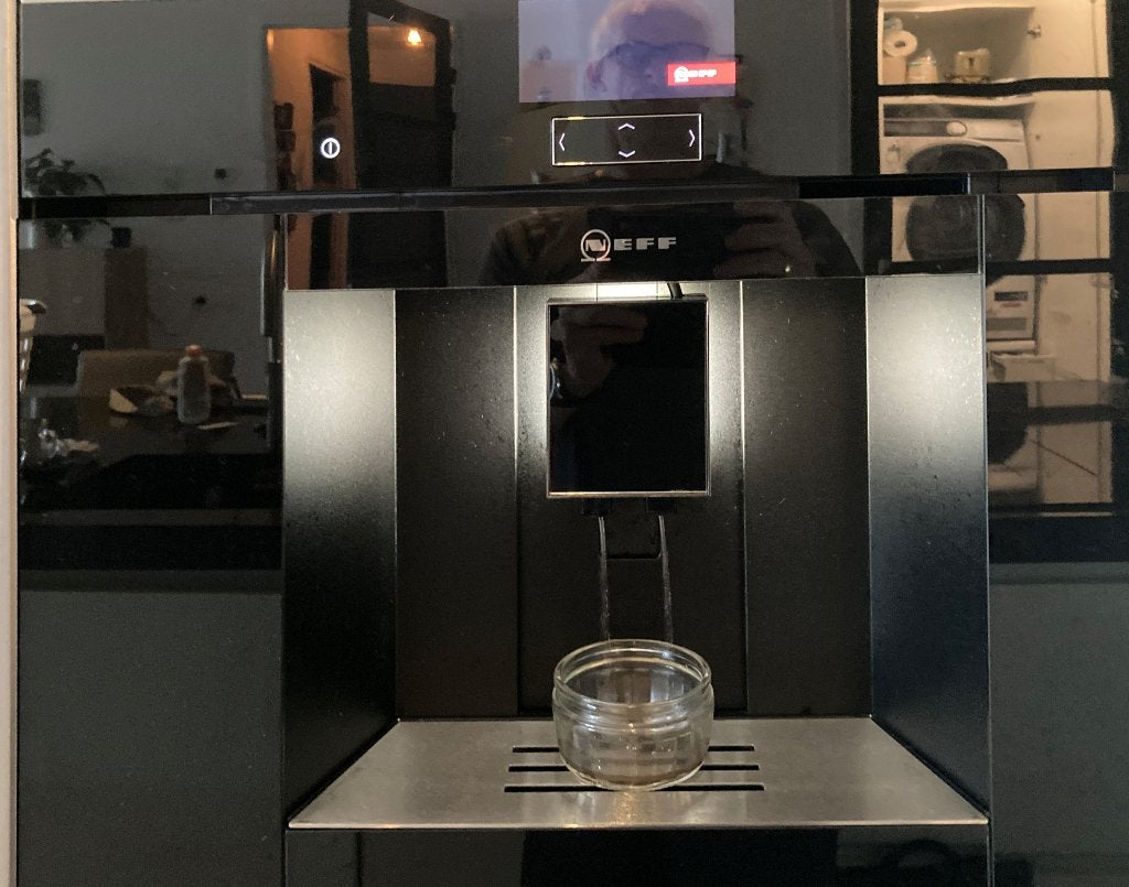 Luxe NEFF koffie-automaat, pas 6 jaar oud