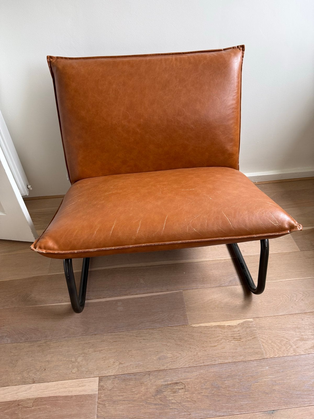 Lounge stoel cognac leer met zwart metalen onderstel, Ophalen, Gebruikt, Bruin, Leer