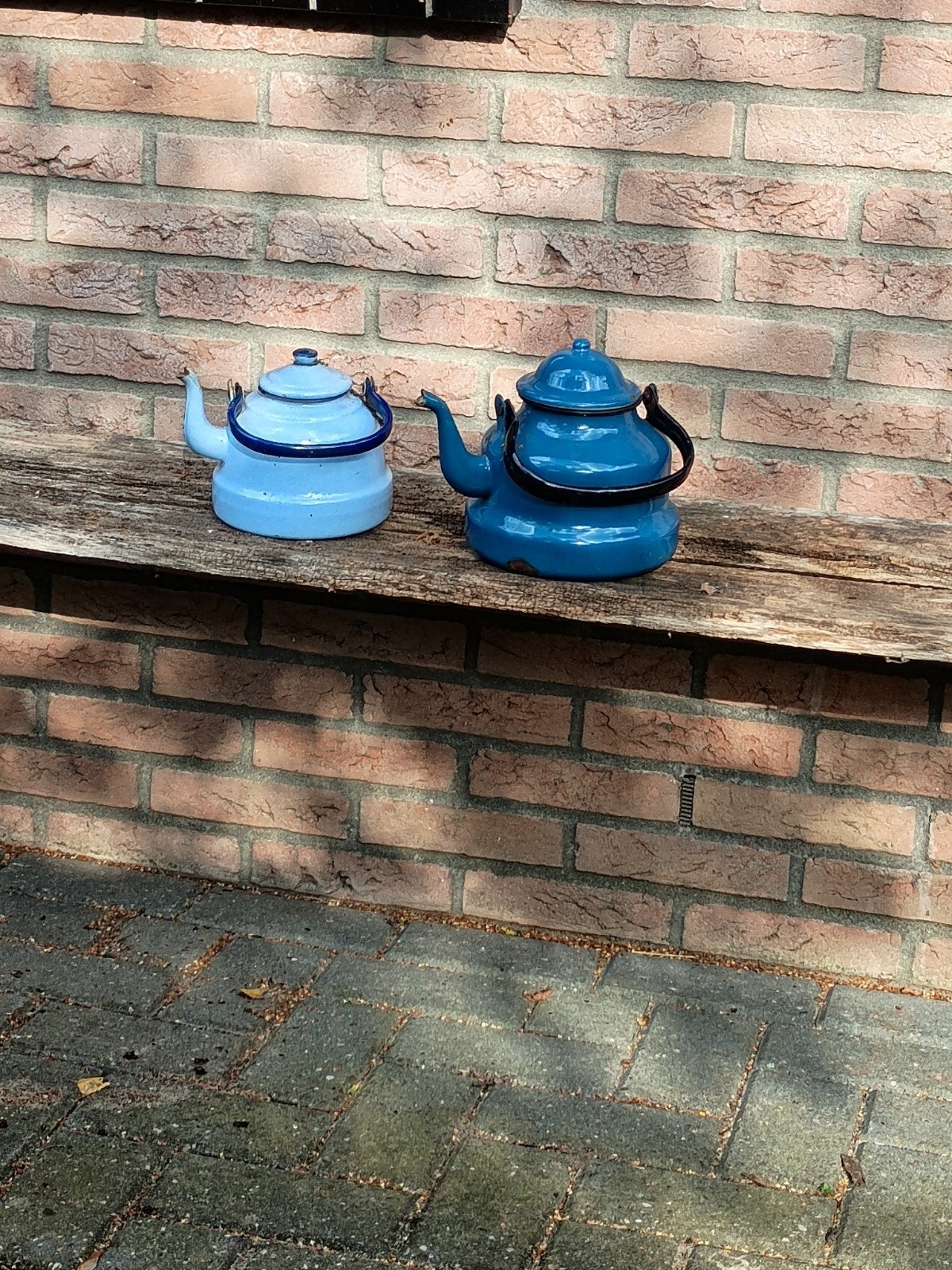 Twee vintage emaille theepotten, blauw, Antiek en Kunst, Ophalen