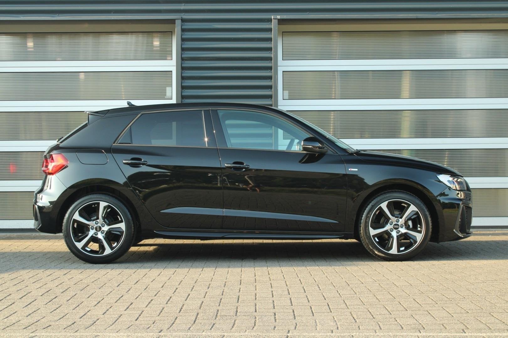 Audi A1 Sportback 25 TFSI 95pk S Edition | Achteruitrijcamer, Auto's, 12 maanden, A1, 95 pk, Leder en Stof