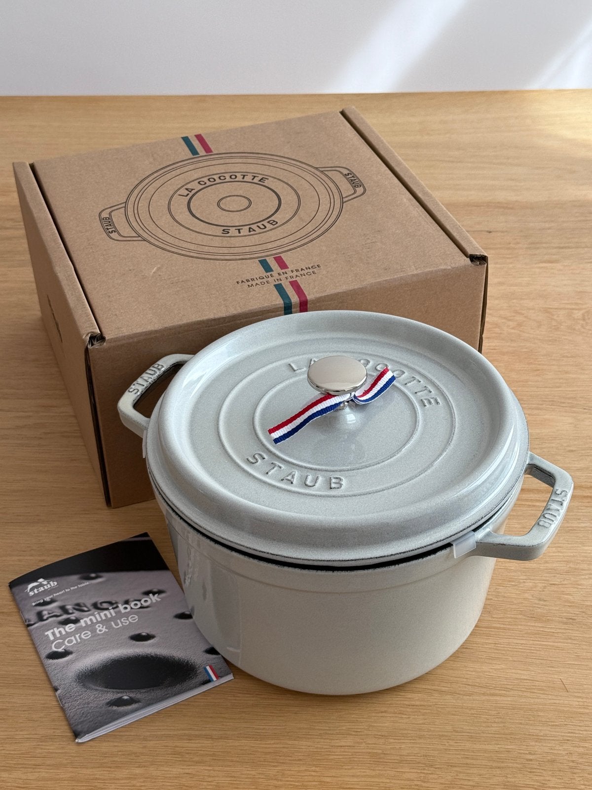 Nieuwe Staub La Cocotte 24cm/4,7L, Ophalen of Verzenden, Nieuw, Gietijzer