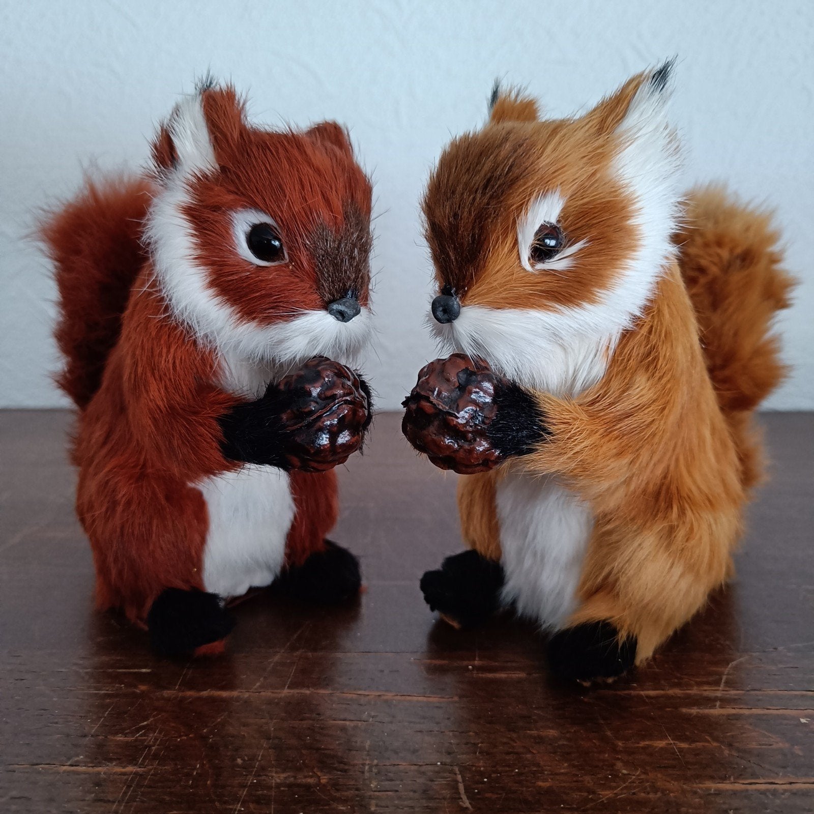 Twee imitatie eekhoorns., Ophalen of Verzenden, Zo goed als nieuw, Overige soorten, Beeldje of Figuurtje