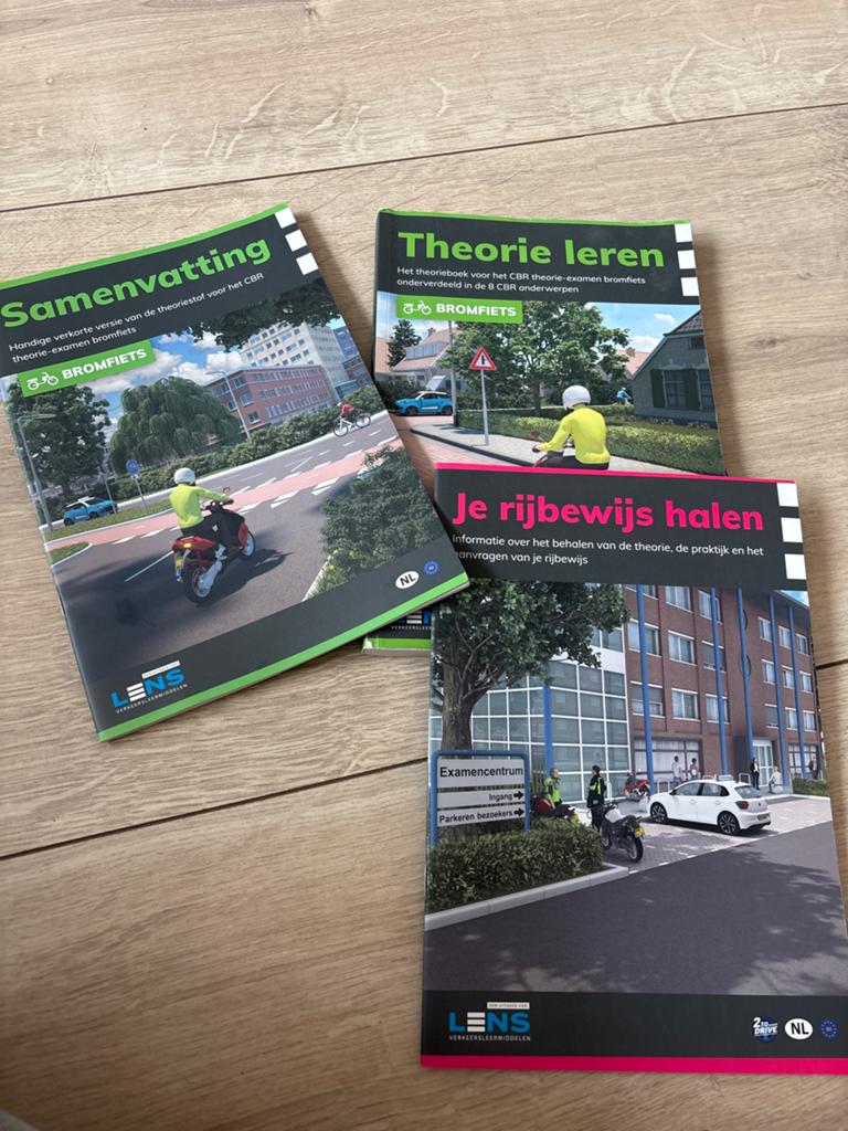 Theorie boekjes voor bromfiets - Samenvatting, Theorie leren, Ophalen of Verzenden, Algemeen