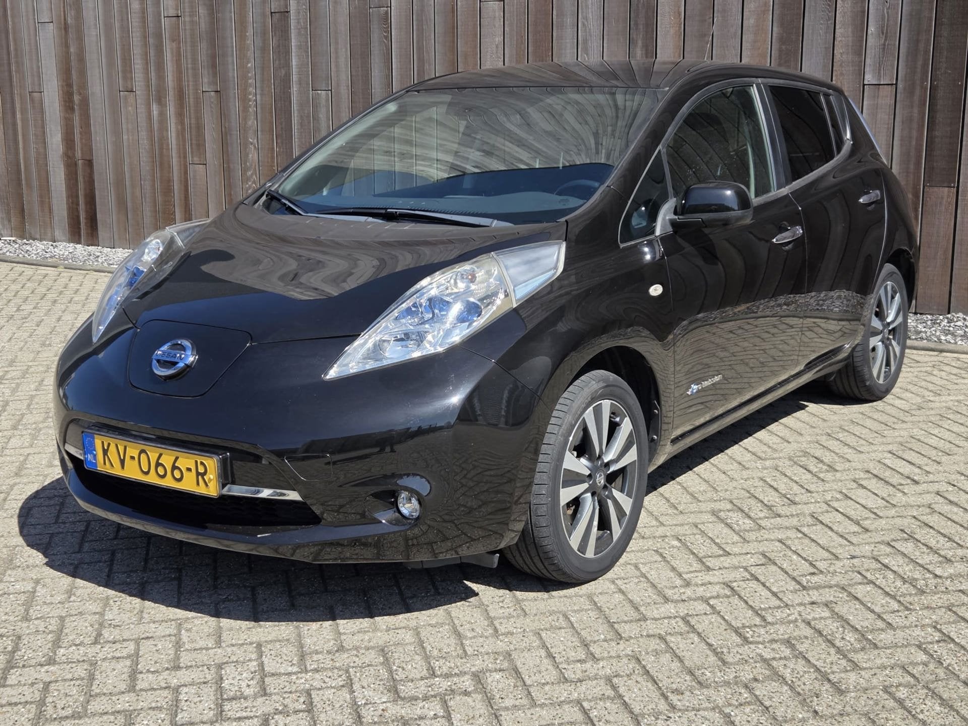 Nissan LEAF Tekna 30 kWh, Gebruikt, 199 km, 1445 kg, Zwart