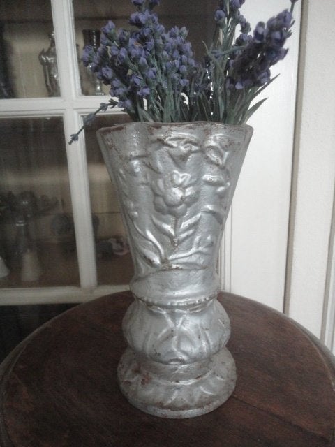 antiek FRANS GRAFVAASJE / no. 3, zilverkleurig patina, Ophalen of Verzenden