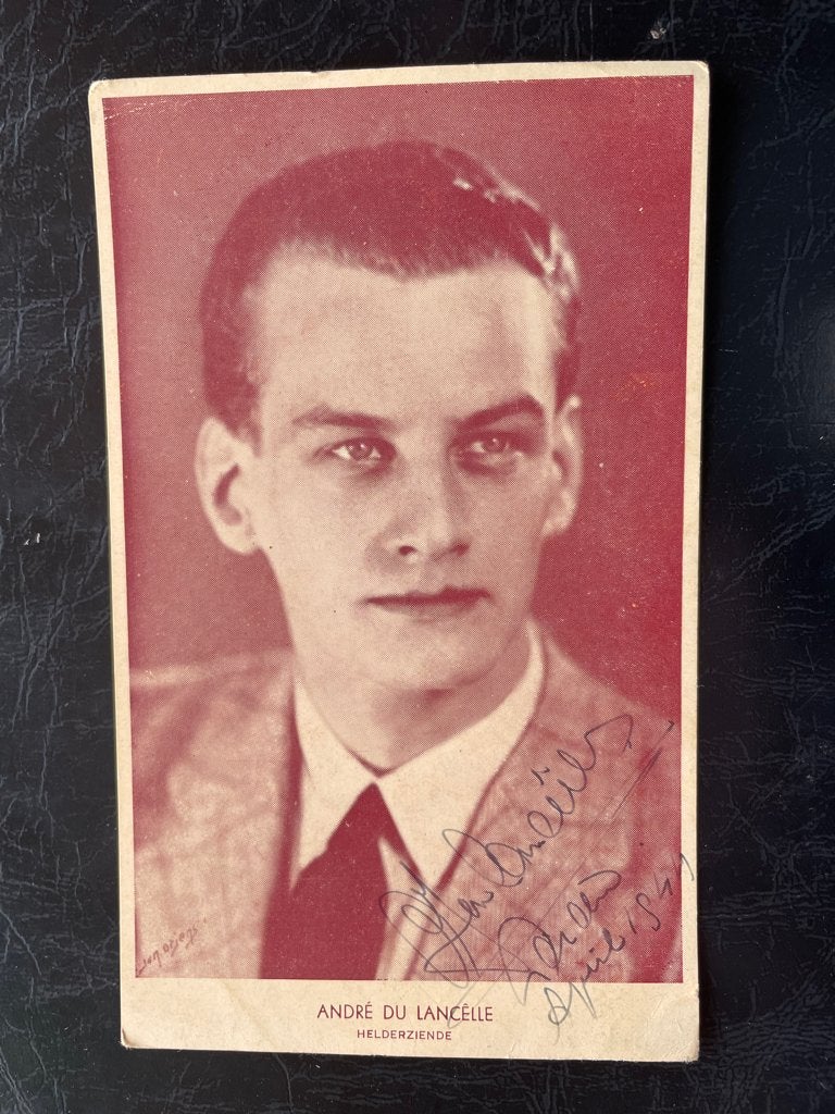 ansichtkaart van Andre du Lancelle met echte handtekening., Verzenden, 1920 tot 1940, Sterren en Beroemdheden