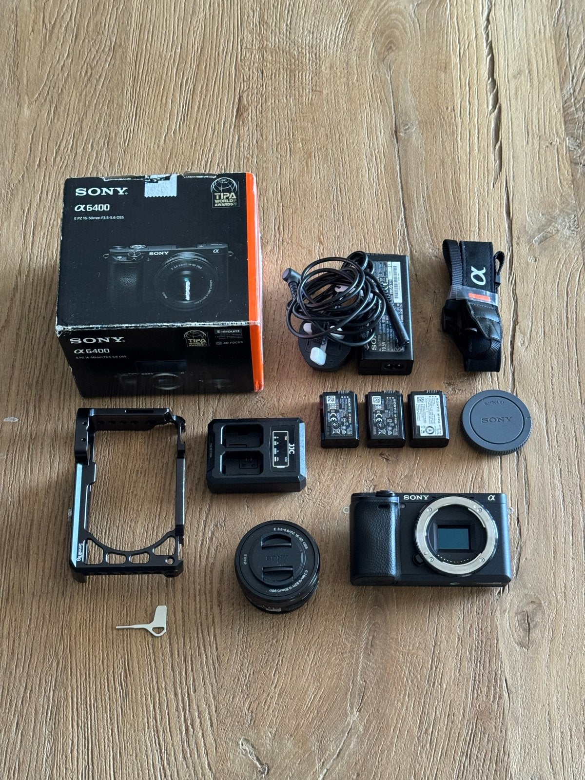 Sony A6400 + 16-50mm OSS | Complete set | SmallRig | 3 accus, Beeldstabilisatie, Ophalen of Verzenden, Zo goed als nieuw, Accu
