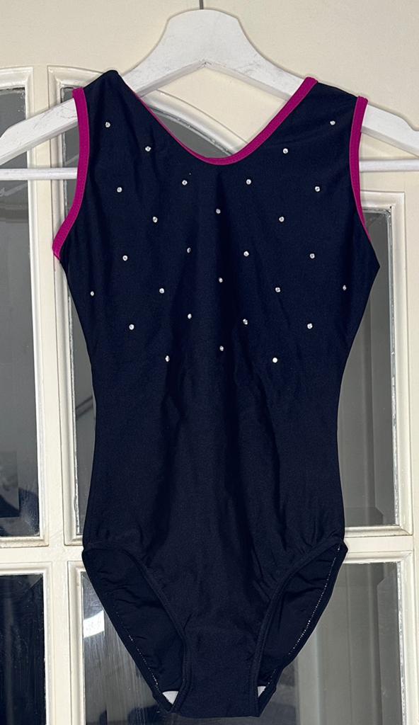 Agiva turnpakje zwart met roze en glitter stenen - 12 jaar, Sport en Fitness, Zwart, Ophalen of Verzenden, Zo goed als nieuw, Turnpak(je)