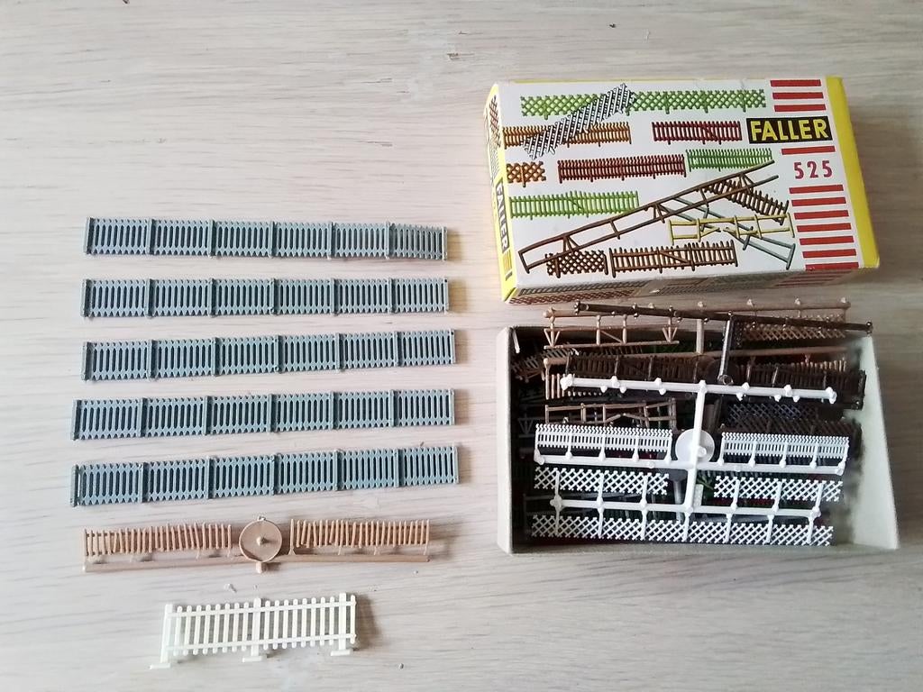 Diverse hekjes en omheiningen, Hobby en Vrije tijd, Modeltreinen | H0, Ophalen of Verzenden, Gebruikt, Gelijkstroom, Overige merken