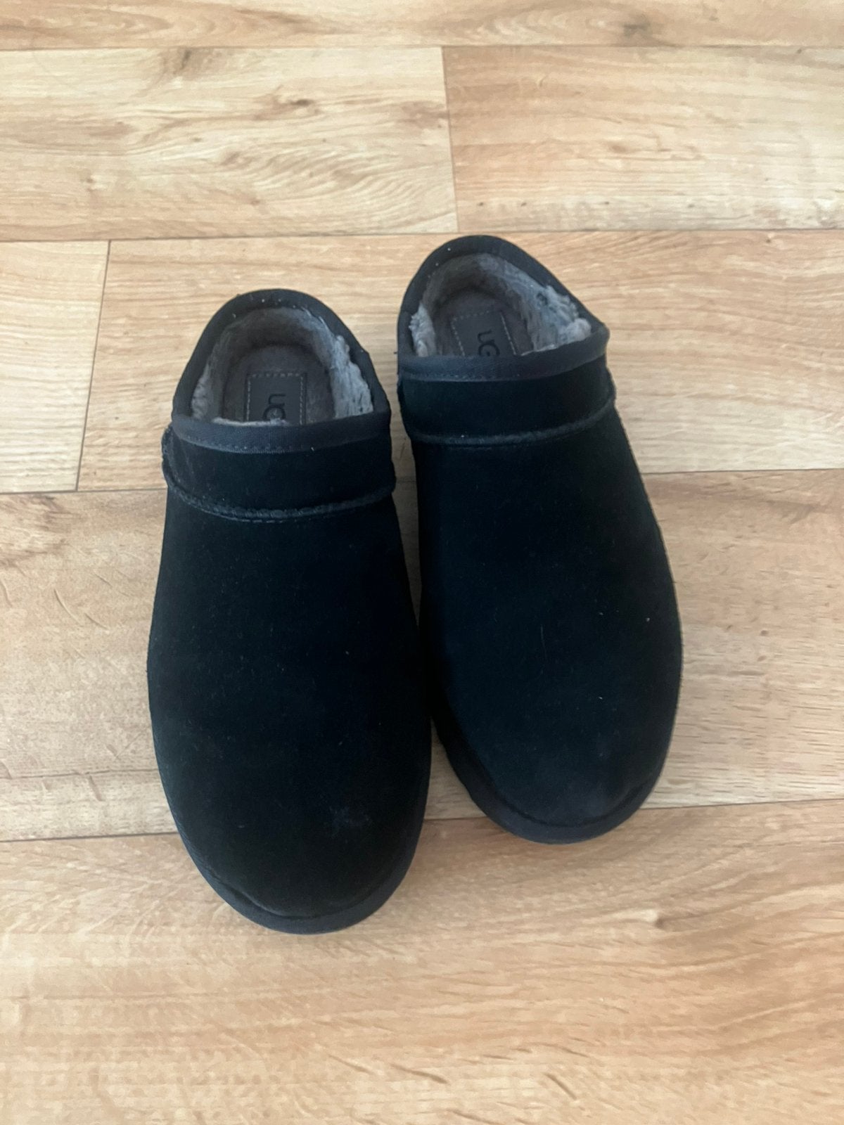 Uggs Pantoffels Instappers 40 zwart zgan, Kleding | Dames, Schoenen, Ophalen of Verzenden, Zo goed als nieuw, Zwart, Instappers