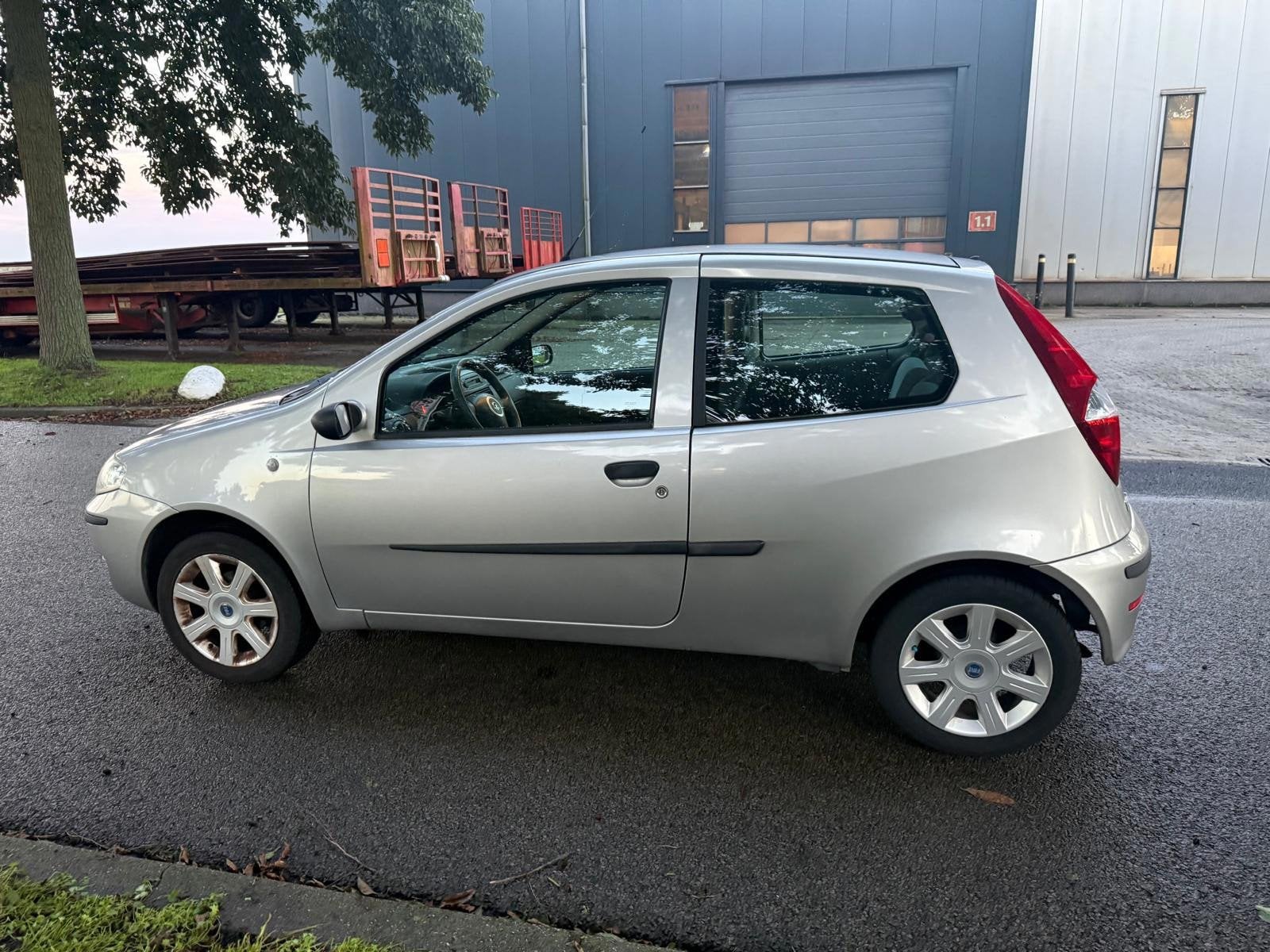 Fiat Punto 1.2 Dynamic 91000 km nap, Auto's, Voorwielaandrijving, Dealer onderhouden, Gebruikt, 4 cilinders