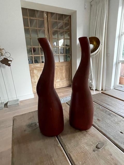 2 x vintage mat terracotta design vaas Smart Lady., Antiek en Kunst, Ophalen