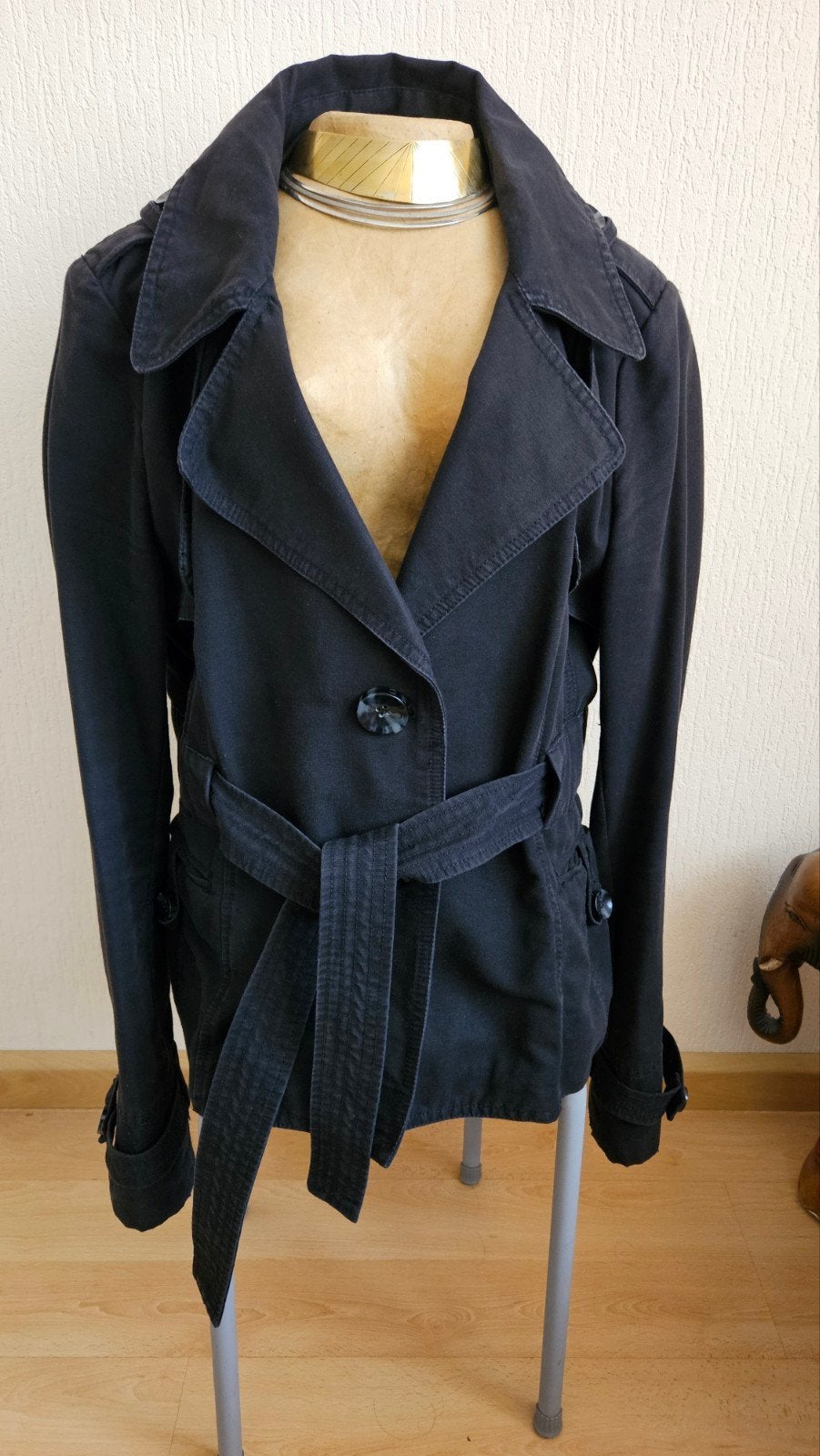 Stijlvolle Zwarte Trenchcoat Jas met Ceintuur, Kleding | Dames, Jassen | Zomer, Maat 38/40 (M), Zwart, Ophalen of Verzenden, Zo goed als nieuw