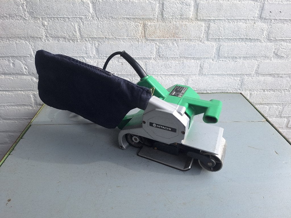 Hitachi SB-75 bandschuurmachine 950w, Ophalen of Verzenden, Zo goed als nieuw, 600 tot 1200 watt, Bandschuurmachine