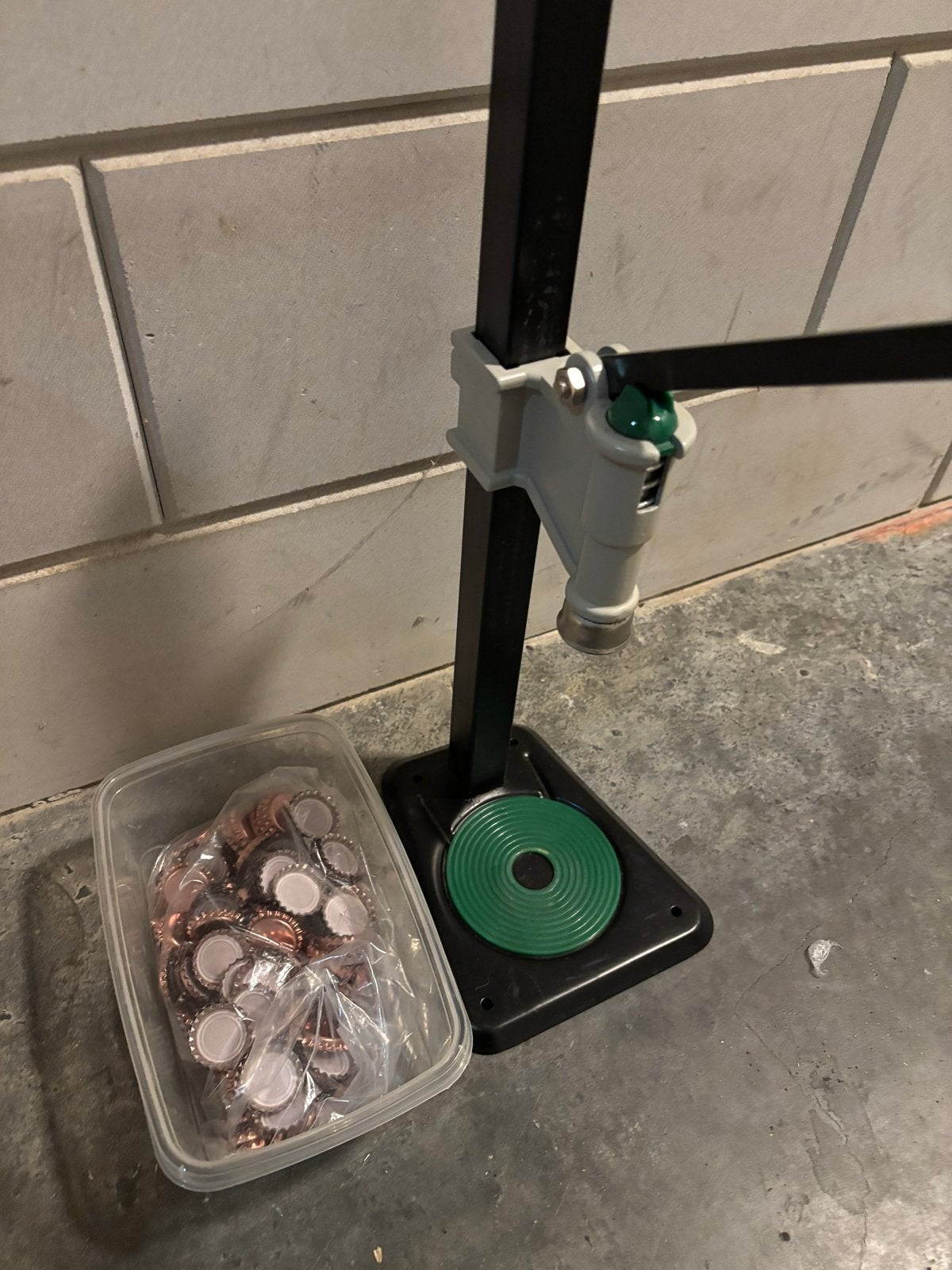 kroonkurkapparaat met kroonkurken, Ophalen, Gebruikt