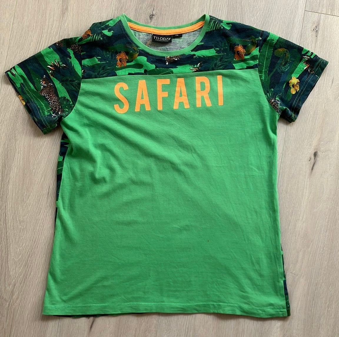 Jongens T-shirt groen safari 170 twoday, Ophalen of Verzenden, Gebruikt, Jongen, Shirt of Longsleeve