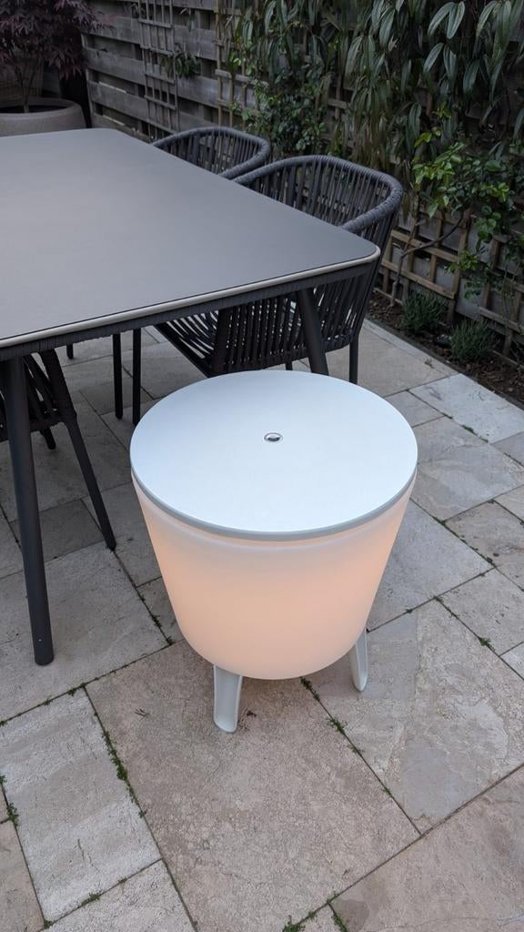 Keter Coolbar met LED verlichting - Wit, Ophalen, Zo goed als nieuw