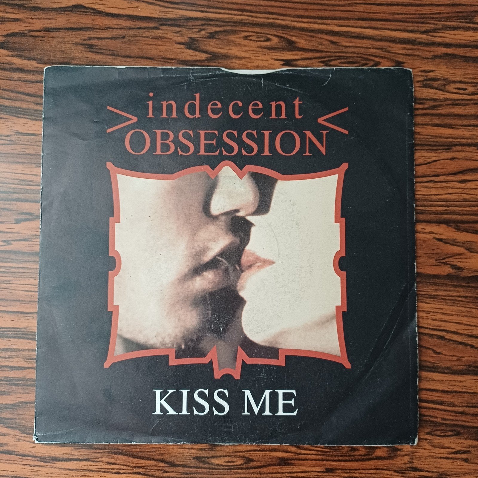 Indecent Obsession - Kiss Me, Cd's en Dvd's, Ophalen of Verzenden, Gebruikt, 7 inch, Pop