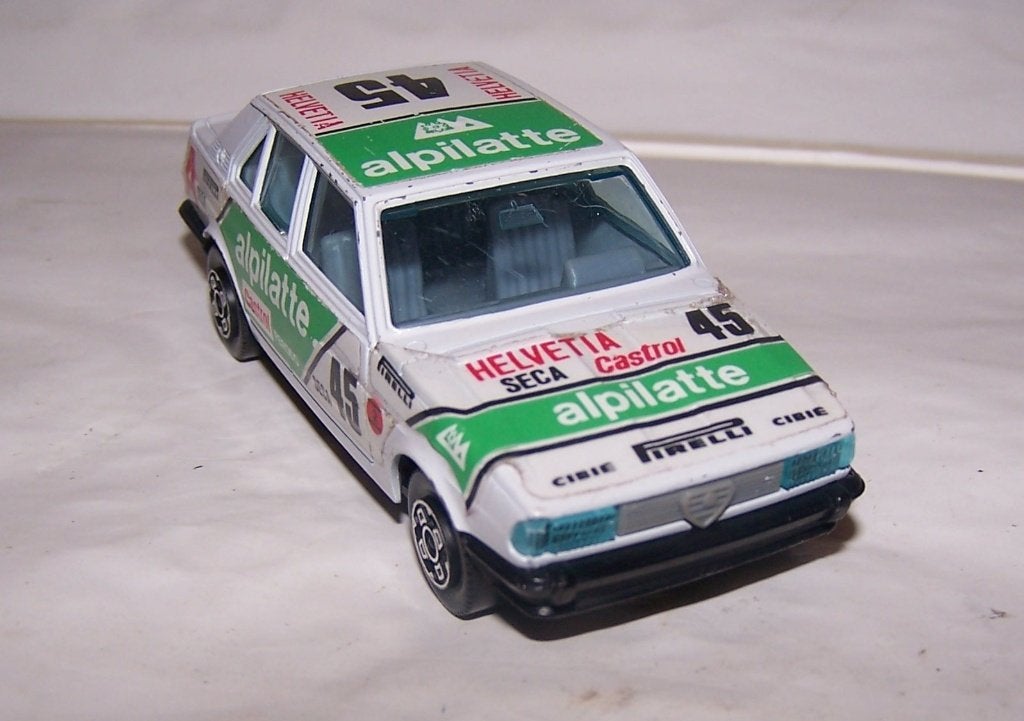 Bburago Alfa Romeo Giuletta GR.2 Jolly Club. 1/43. Izgs., Ophalen of Verzenden, Zo goed als nieuw, Auto, Overige merken