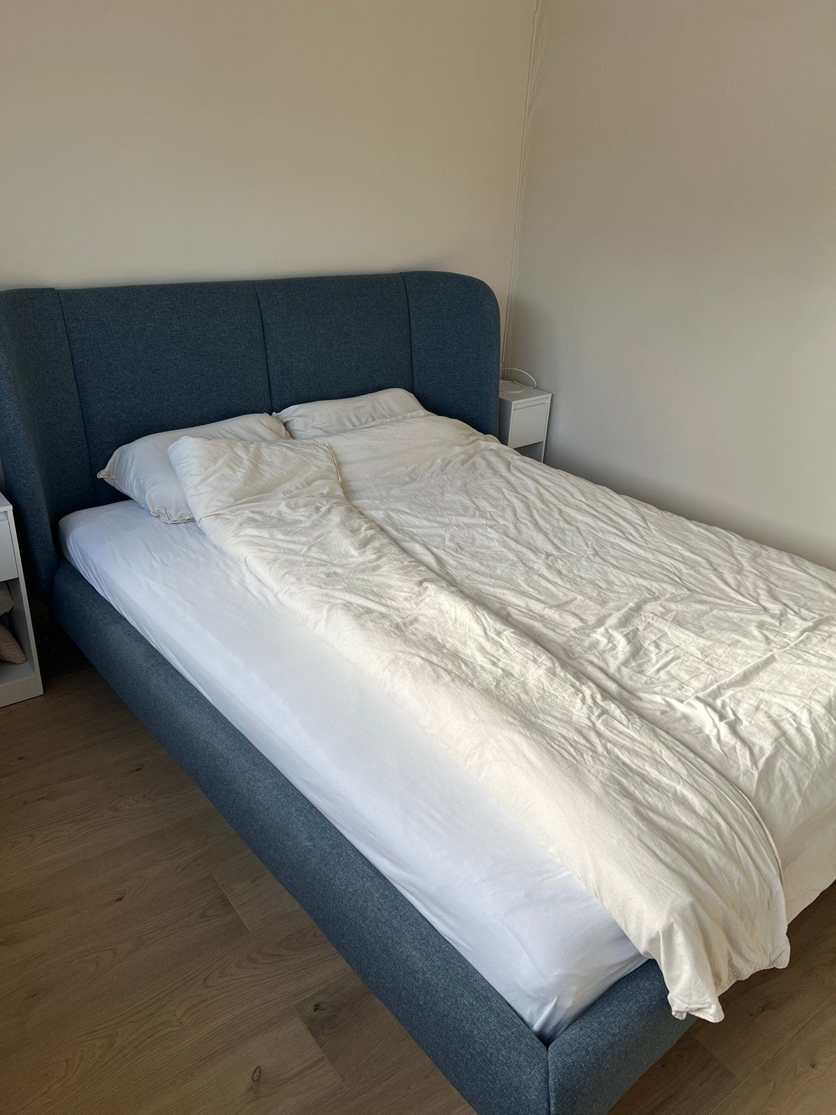 Foto 2 van Tweepersoonsbed 160x200 cm - Blauw stoffen frame