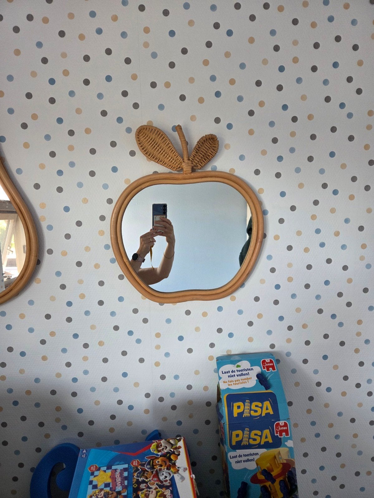 Leuke appel spiegel voor baby- of kinderkamer, Ophalen, Zo goed als nieuw, Overige vormen