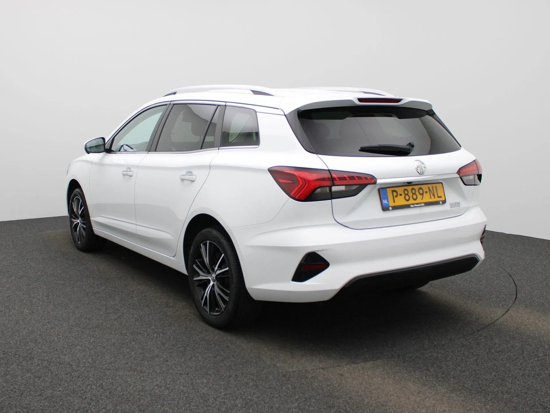 MG MG5 Standard Range Luxury 50 kWh (bj 2022, automaat), Auto's, MG, Automaat, Gebruikt, 310 km, Wit