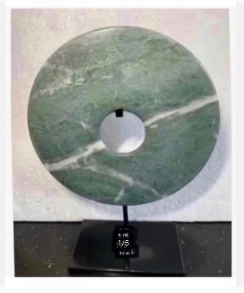 Bijzondere grote Jade schijf op metalen voet, Nieuw, Ophalen of Verzenden, X, X