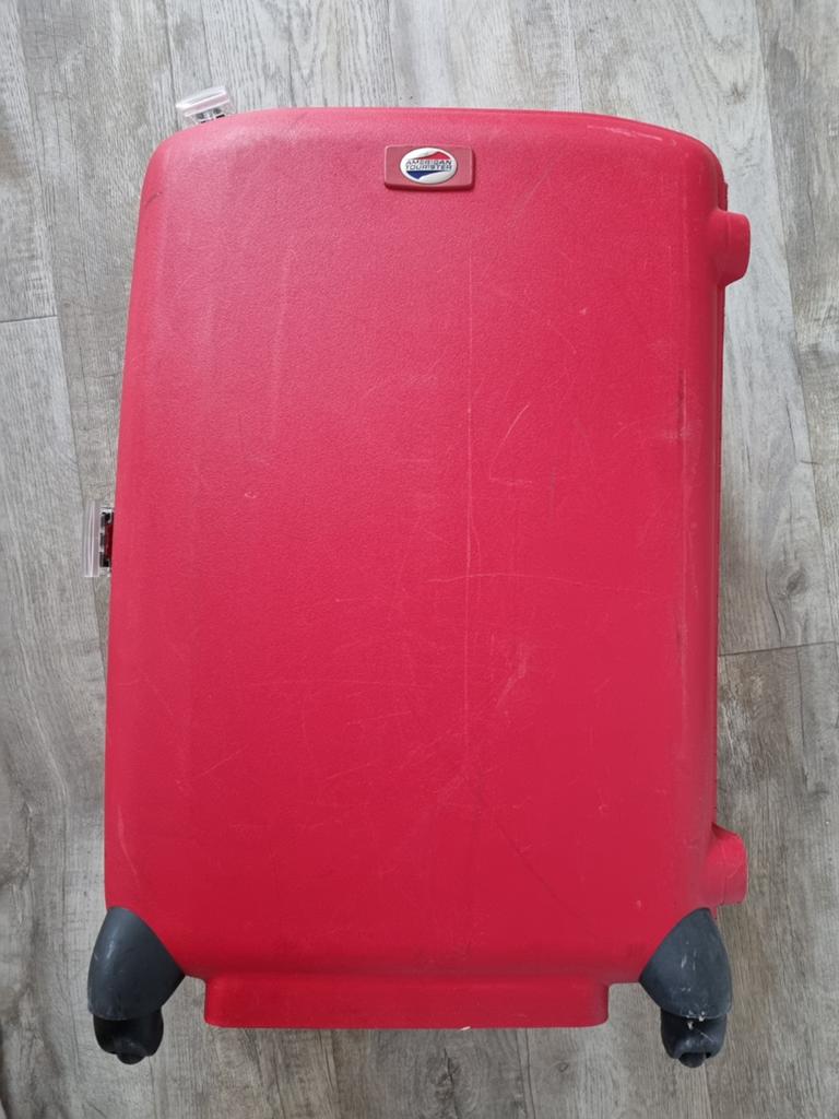Rode American Tourister koffer met 4 wielen, 60 tot 70 cm, Wieltjes, Gebruikt, Hard kunststof