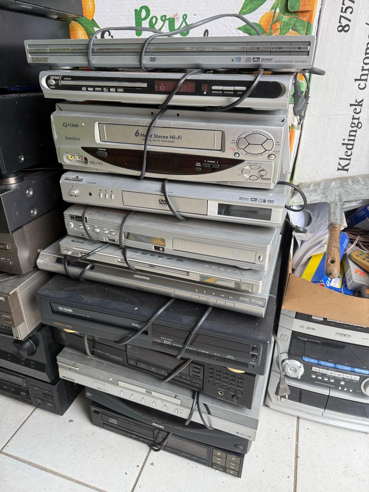 Partij diverse elektronica: DVD-spelers, VCR's, versterkers, Ophalen of Verzenden, Niet werkend