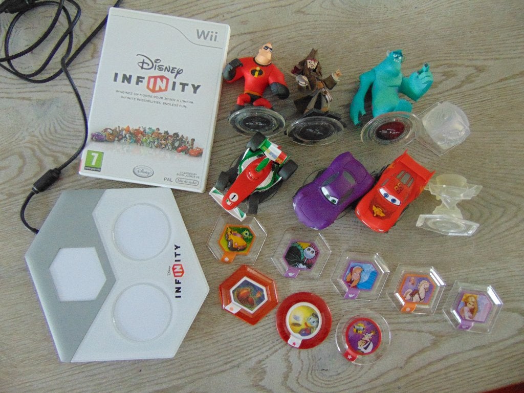 WII Disney Infinity Starter Pack + Extra figuren Power Discs, Avontuur en Actie, 2 spelers, Ophalen of Verzenden, Zo goed als nieuw