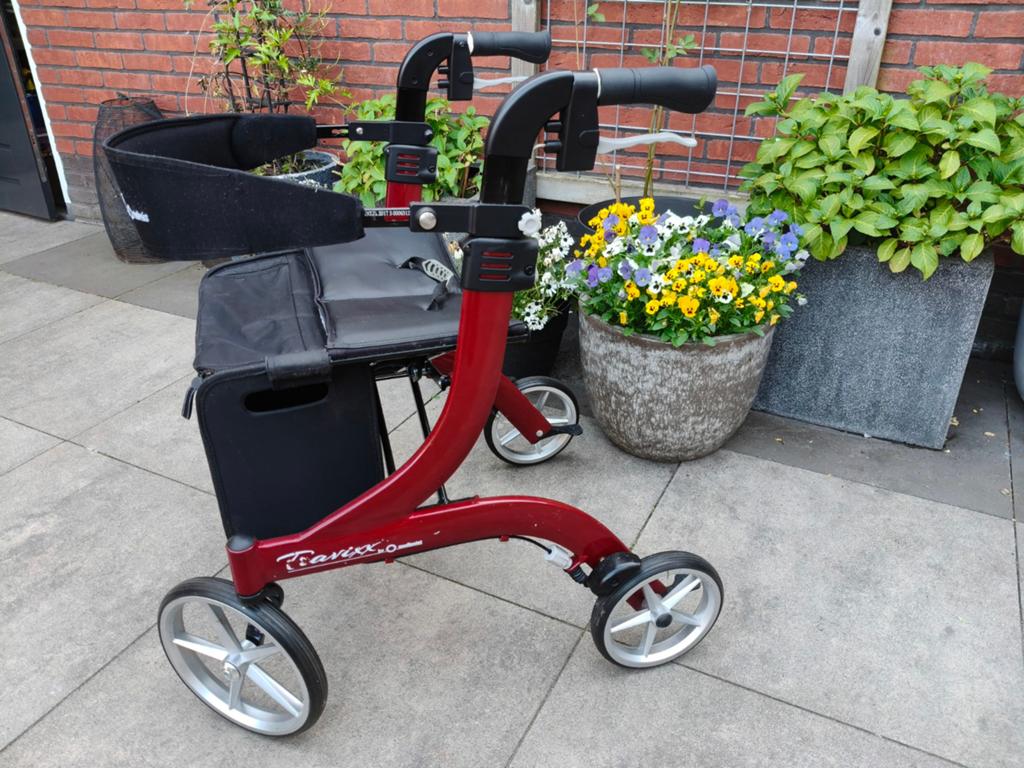 Te koop, hele nette Travixx Deluxe rollator Medipoint, Ophalen of Verzenden, Opvouwbaar, Zo goed als nieuw