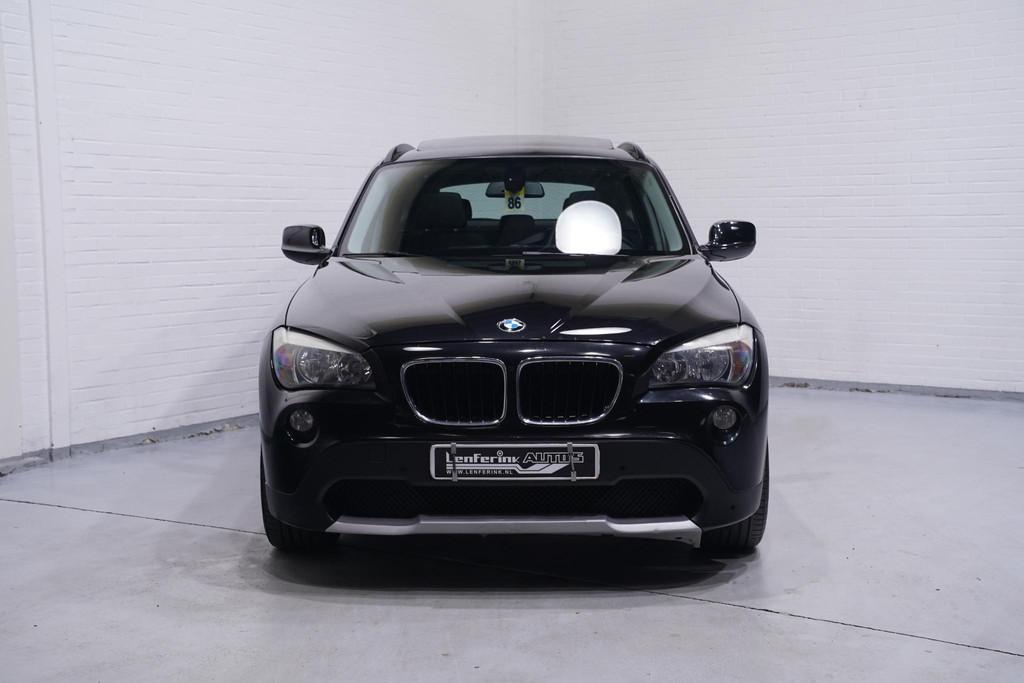 BMW X1 sDrive18d Executive panodak PDC v+a 18"inch lmv 4+sei, Auto's, Euro 5, Zwart, Diesel, 1470 kg