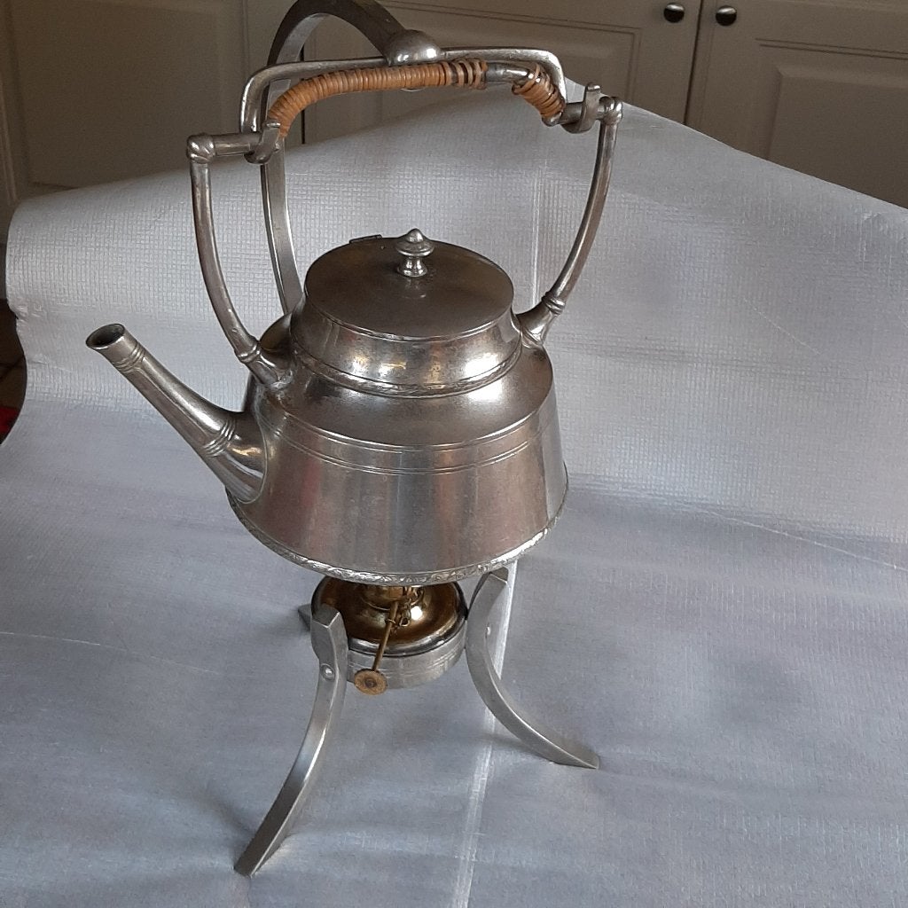 Tinnen theepot op houder en warmhoudbrandertje KMD Tiel, Ophalen