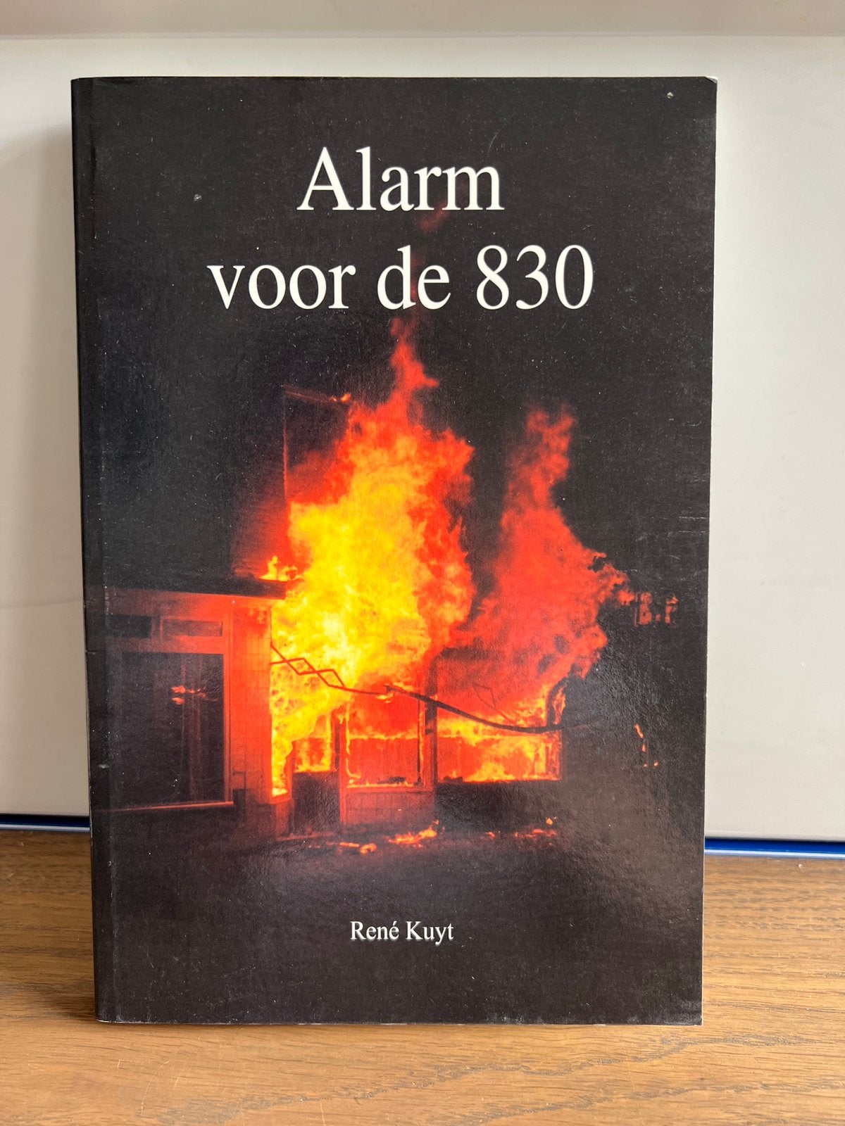 Alarm voor de 830 - René Kuyt, Ophalen of Verzenden, Gelezen
