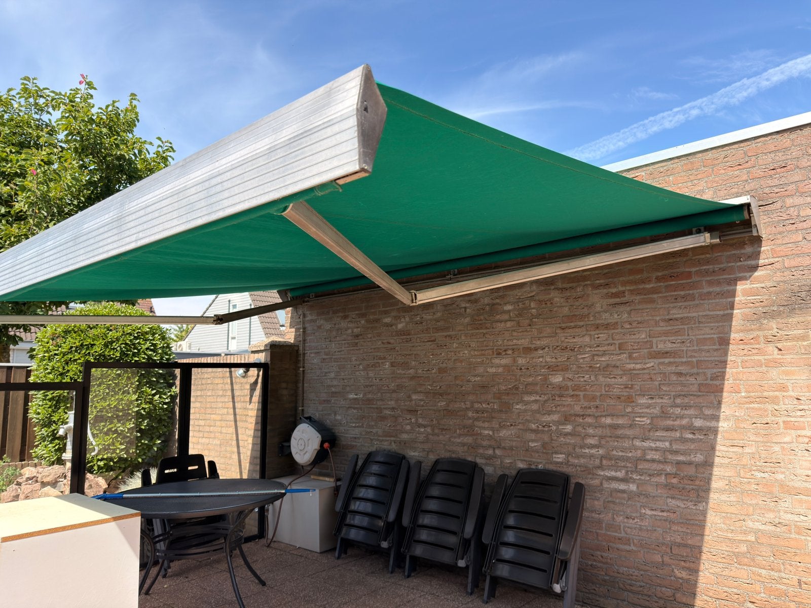Elektrisch zonnescherm - 4 meter, Tuin en Terras, Zonneschermen, Ophalen, Elektrisch, Zo goed als nieuw, 150 tot 300 cm