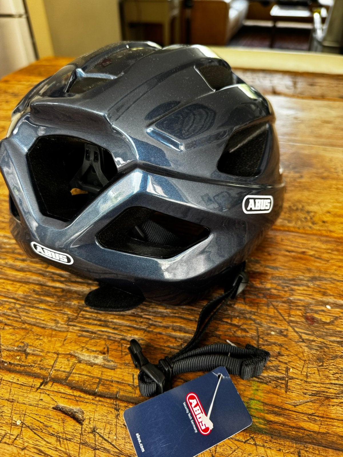 Abus nieuwe fietshelm maat L, Fietsen en Brommers, Fietsaccessoires | Fietshelmen, Ophalen of Verzenden, Zo goed als nieuw, Heer of Dame