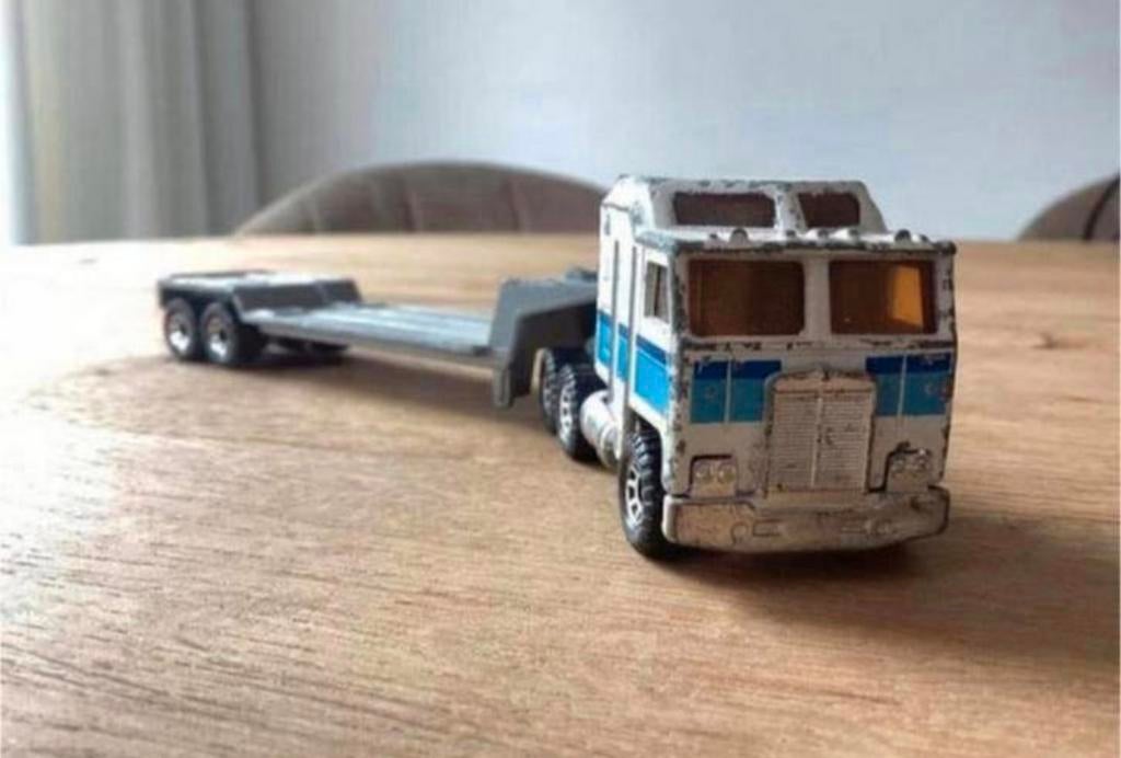 Matchbox Superfast Kenworth Truck met Dieplader (1981), Hobby en Vrije tijd, Modelauto's | 1:87, Ophalen of Verzenden, Gebruikt