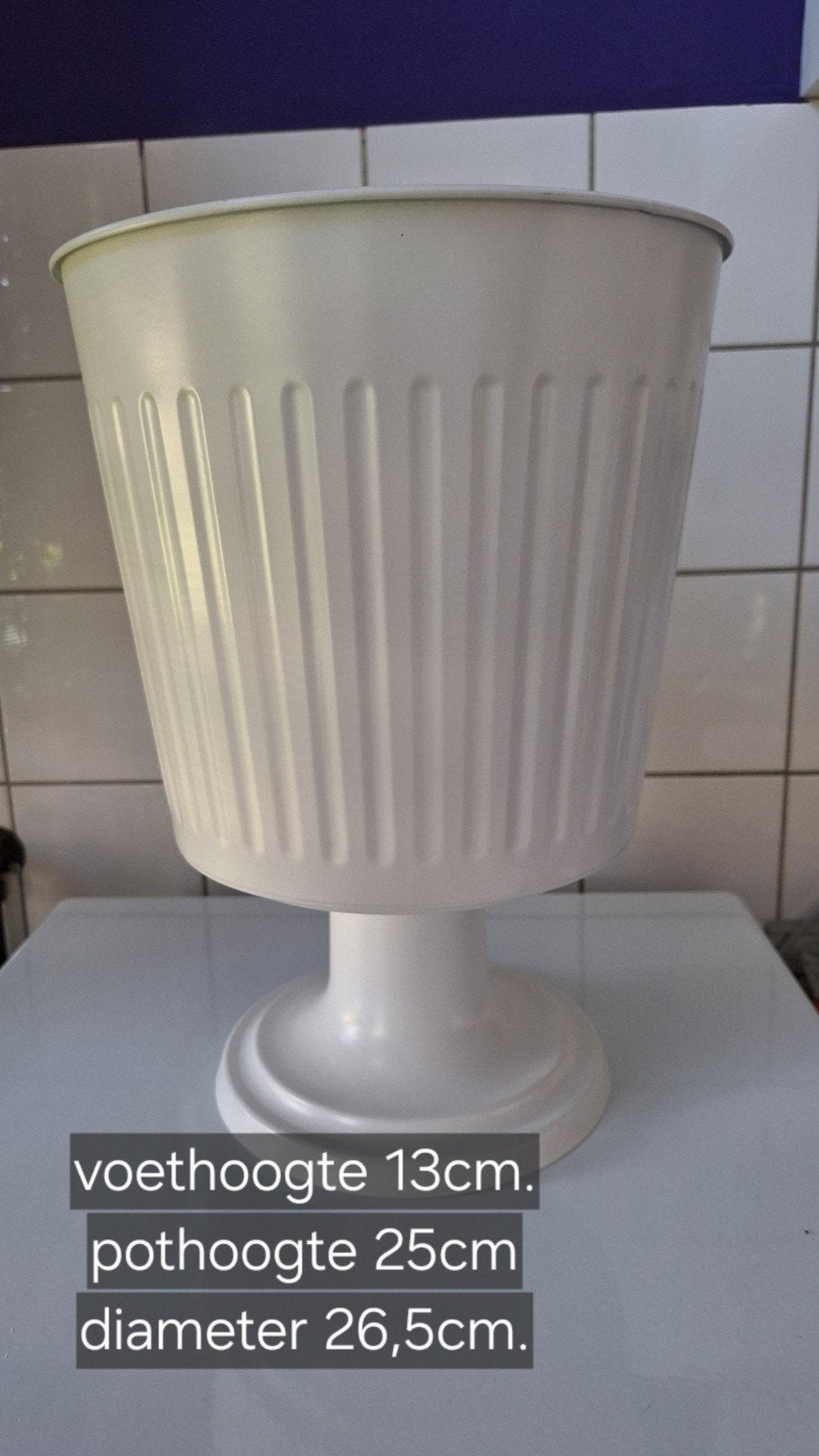 bloempot op voet wit., Ophalen, Kunststof, Rond, Minder dan 40 cm
