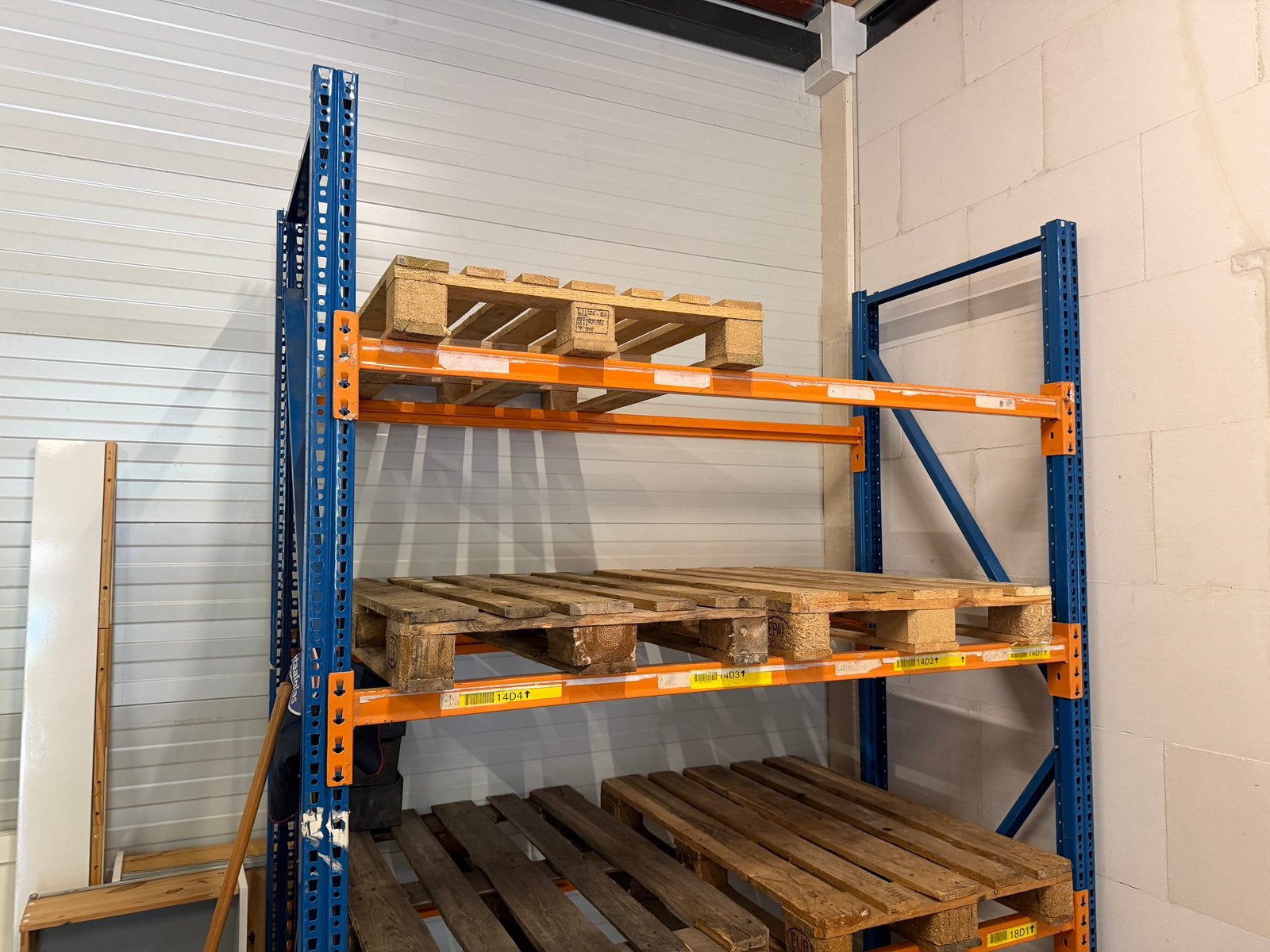 Zware kast met pallets, Huis en Inrichting, Ophalen