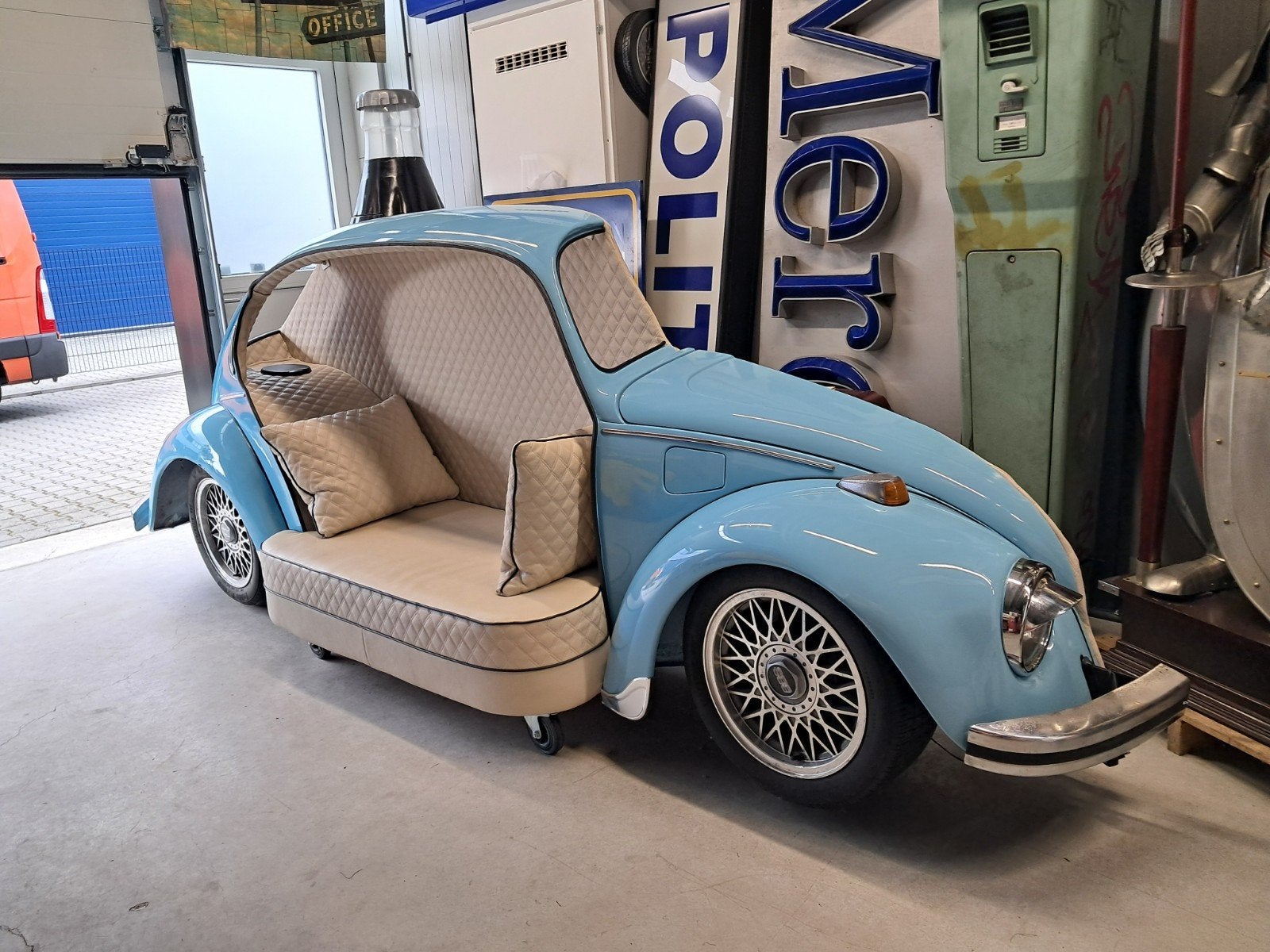 Echte VW Kever zijkant sofa, op 4 rollers met radio SUPER., Ophalen, Gebruikt, Auto's