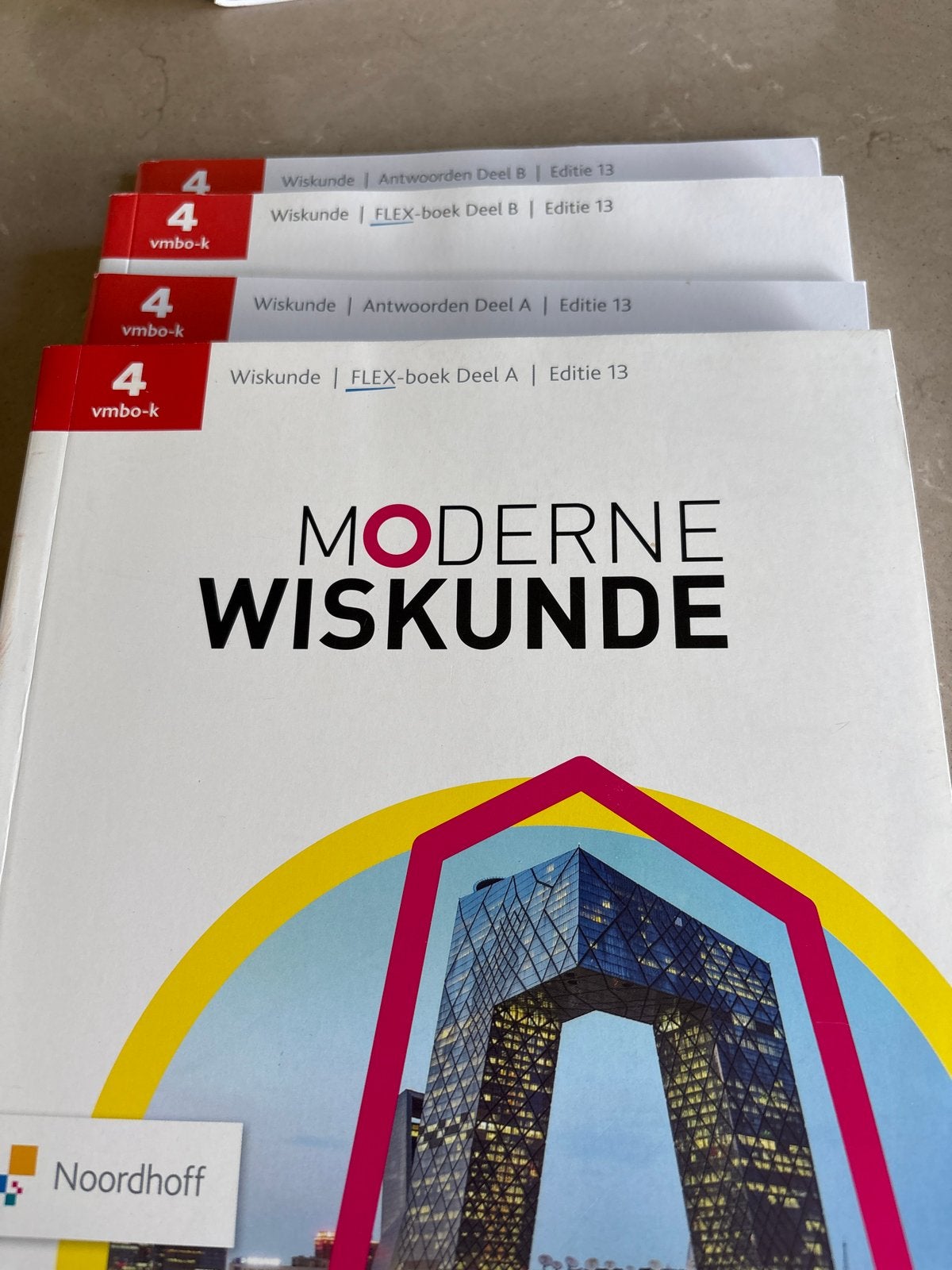 Moderne Wiskunde 4 vmbo-kader boek A en B en antwoorden, Ophalen of Verzenden, Nieuw, VMBO, Wiskunde A