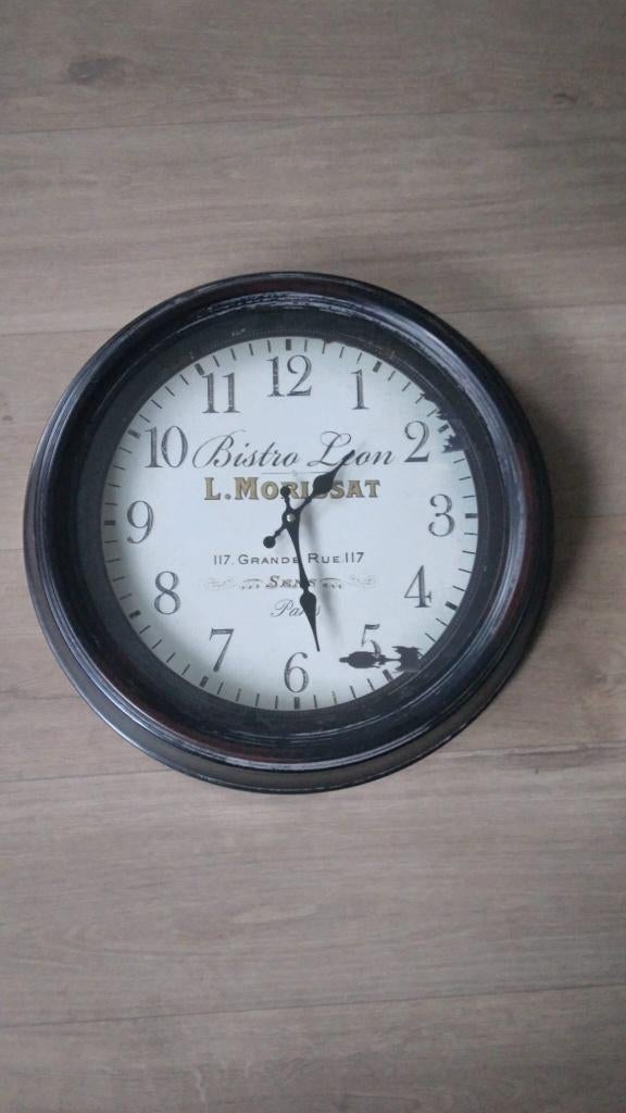 grote ronde klok Bistro Leon L. Morissat (batterij), Antiek en Kunst, Antiek | Klokken, Ophalen