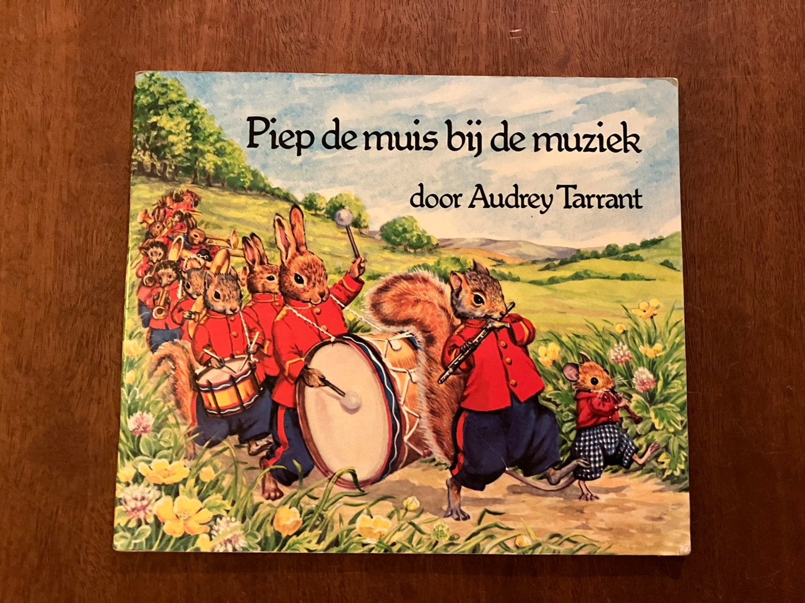 Piep de muis bij de muziek Audrey Tarrant, Ophalen of Verzenden, Gelezen