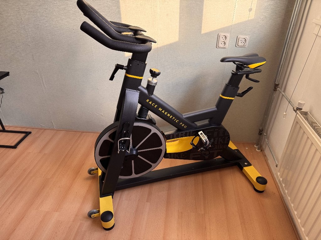 FitBike Race Magnetic Pro Spinningfiets, Sport en Fitness, Ophalen, Benen, Spinningfiets, Zo goed als nieuw