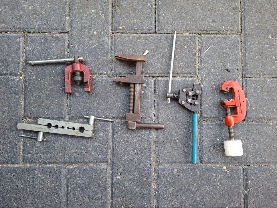 Diverse gereedschappen: pijpsnijder, pijpenbuiger, klem, Ophalen of Verzenden, Gebruikt, Overige typen