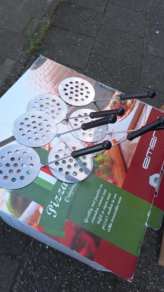 Pizza oven, Ophalen
